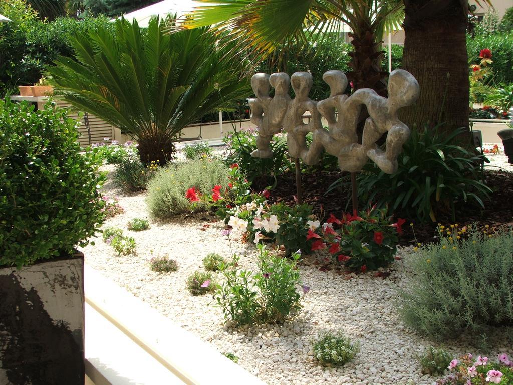 Hotel Diana Vence Bagian luar foto